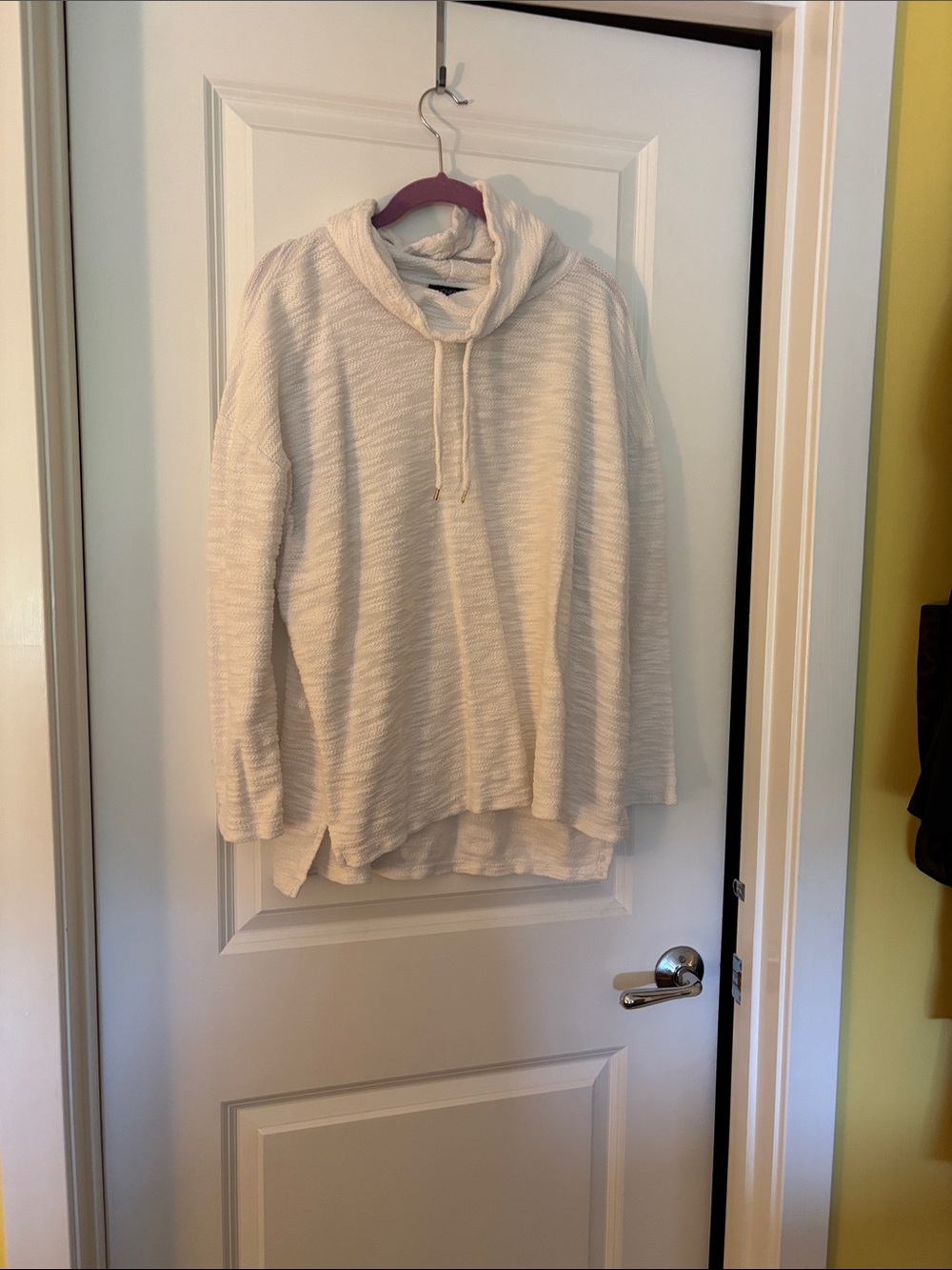 Jones New York white summer top. Perfect for cool evenings